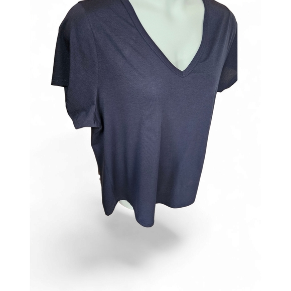 TorridPlus Size Classic Fit  Navy Blue V-Neck Short Sleeve Tee 2X - Picture 5 of 14